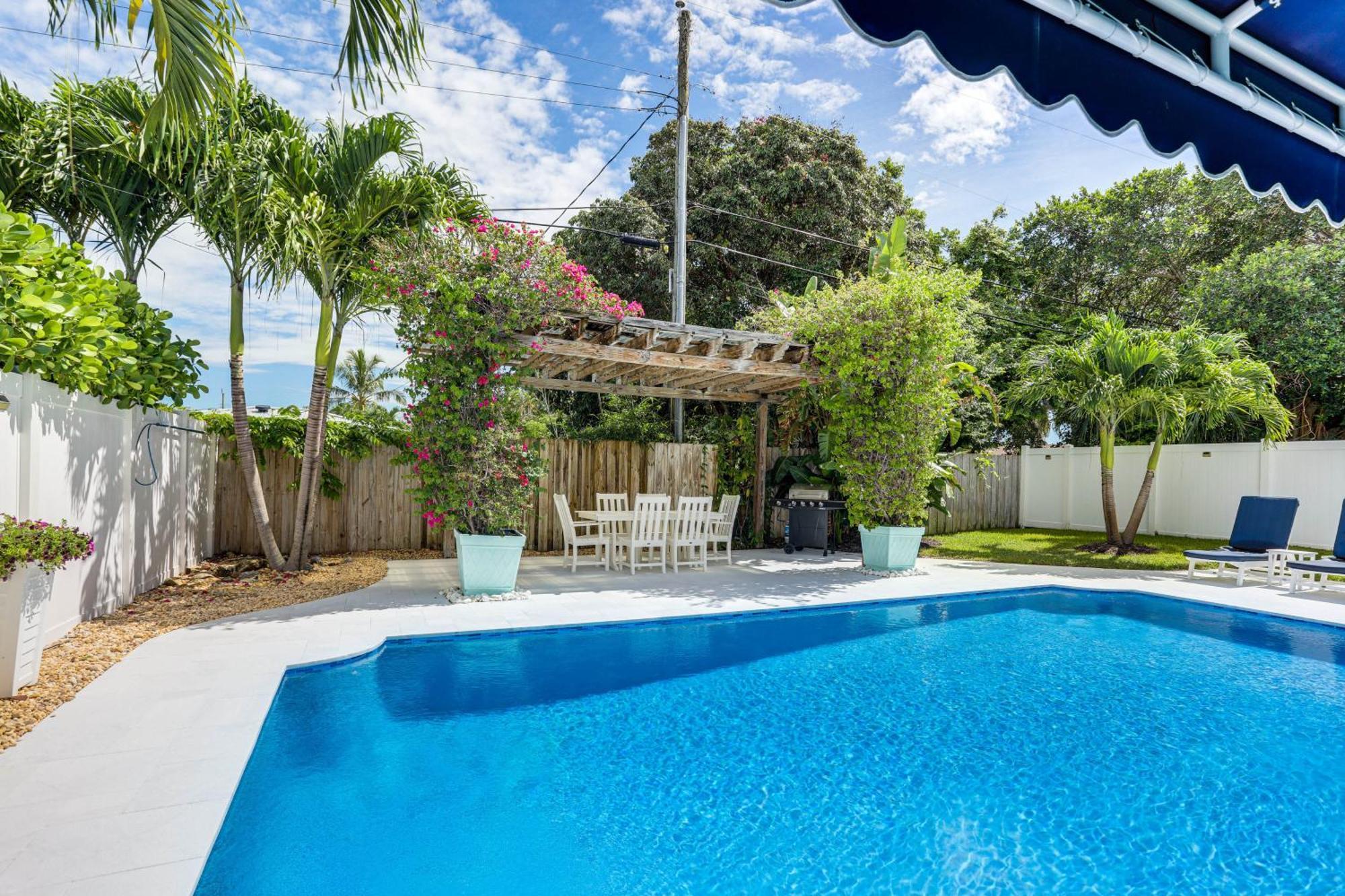 Coastal Villa With Private Yard And Heated Pool! North Palm Beach Exterior photo